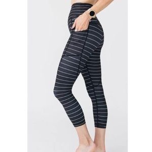 ZYIA Active Black Stripe Pocket Light n Tight Hi-Rise Capri